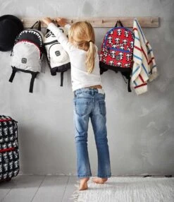 Pick & Pack Shark Shape Kinderrugzak - Grey -Schoolbenodigdheden 1038x1200 12