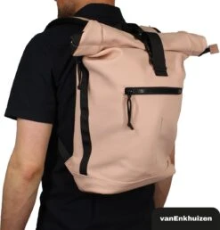 VanEnkhuizen Rolltop Rugzak Met Laptopvak 15,6 Inch - 20 Liter - Waterafstotend En Thermo Materiaal - Roze -Schoolbenodigdheden 1149x1200