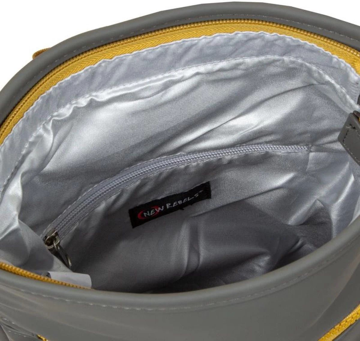 New Rebels® Tim - Rugtas - Geel - Waterafstotend - Roll-top - 15.6151413121087.9 - 30x12x43cm - Rugzak / Backpack 4 New Rebels® Tim - Rugtas - Geel - Waterafstotend - Roll-top - 15.6151413121087.9 - 30x12x43cm - Rugzak / Backpack - Afbeelding 4