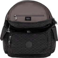 Kipling CITY PACK S Rugzak, 13 Liter - Signature Emb 11 Kipling CITY PACK S Rugzak, 13 Liter - Signature Emb -Schoolbenodigdheden 1200x1194 2