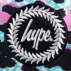 HYPE UNISEX BLUE ICE LEOPARD CREST BACKPACK -Schoolbenodigdheden 1200x1200 1076