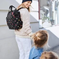 Reisenthel Allrounder R Schouder/ Rugtas - Maat R - 12L - Dots Zwart -Schoolbenodigdheden 1200x1200 1085