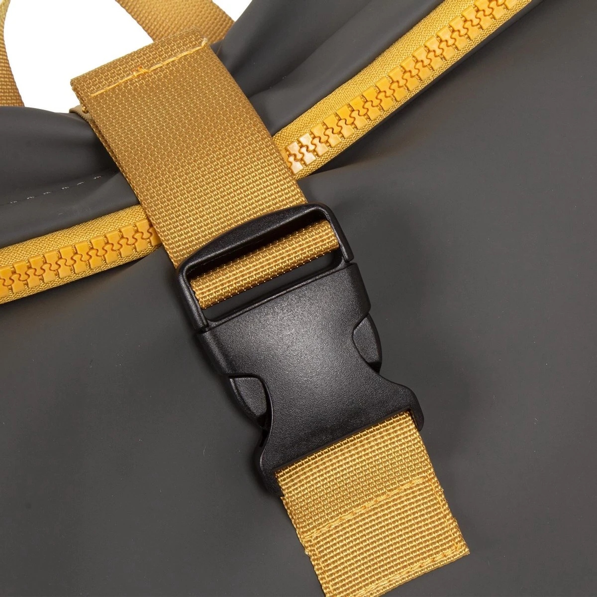 New Rebels® Tim - Rugtas - Geel - Waterafstotend - Roll-top - 15.6151413121087.9 - 30x12x43cm - Rugzak / Backpack 7 New Rebels® Tim - Rugtas - Geel - Waterafstotend - Roll-top - 15.6151413121087.9 - 30x12x43cm - Rugzak / Backpack - Afbeelding 7