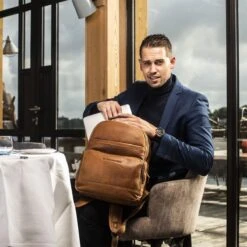 Chesterfield Bags Leren Laptop Rugzak Austin Bruin -Schoolbenodigdheden 1200x1200 413