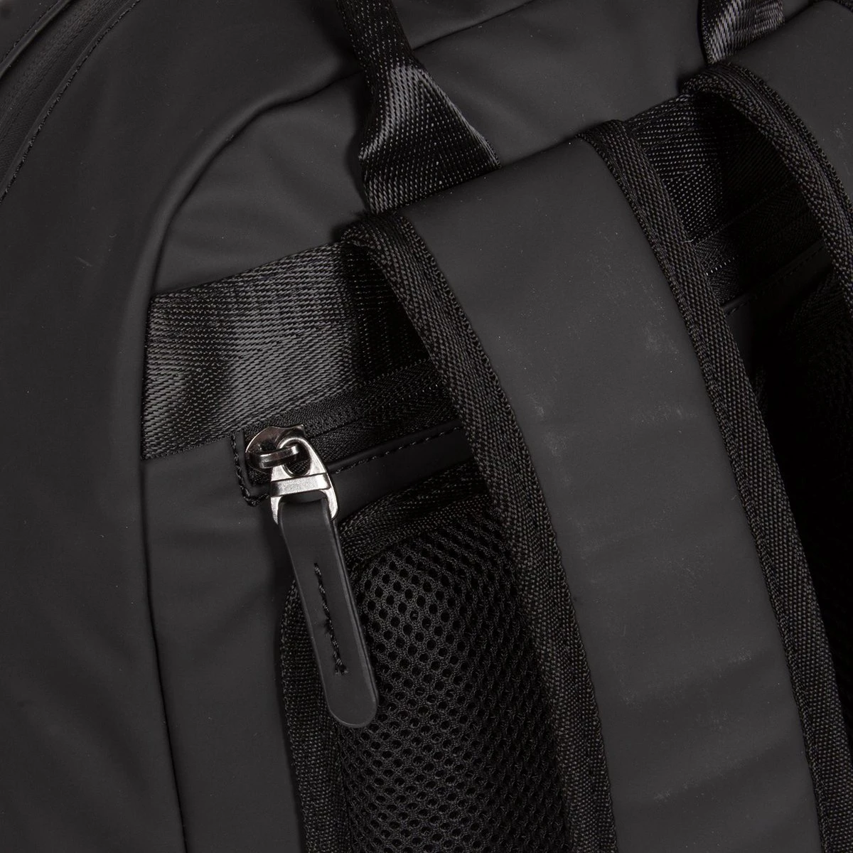 New Rebels® Harper - Rugtas - Zwart - Waterbestendig - 9L - 28x8x38cm - Rugzak / Backpack 18 New Rebels® Harper - Rugtas - Zwart - Waterbestendig - 9L - 28x8x38cm - Rugzak / Backpack - Afbeelding 18