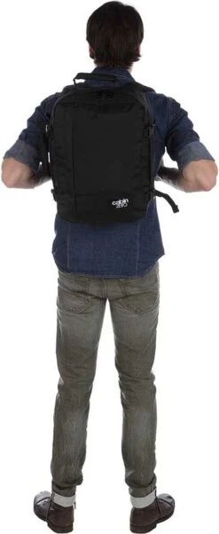 Cabinzero Mini - Handbagage Rugzak - Wizair Afmetingen - Absolute Black -Schoolbenodigdheden 492x1200