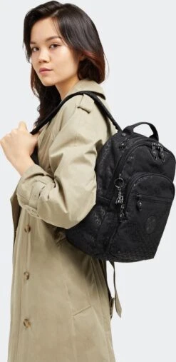 Kipling SEOUL S Rugzak, 14 Liter - Signature Emb -Schoolbenodigdheden 585x1200