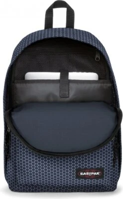 Eastpak OUT OF OFFICE Rugzak, 27 Liter, 13.3 Inch Laptopvak - Refleks Navy 19 Eastpak OUT OF OFFICE Rugzak, 27 Liter, 13.3 Inch Laptopvak - Refleks Navy -Schoolbenodigdheden 745x1200 4