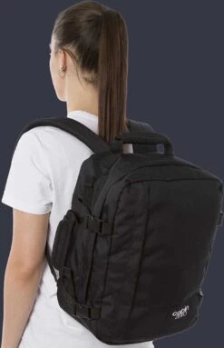 Cabinzero Mini - Handbagage Rugzak - Wizair Afmetingen - Absolute Black -Schoolbenodigdheden 773x1200 10