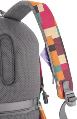 XD Design Bobby Soft Art - Anti-Diefstal Rugzak 16 Liter - Geometric 19 XD Design Bobby Soft Art - Anti-Diefstal Rugzak 16 Liter - Geometric -Schoolbenodigdheden 776x1200 4