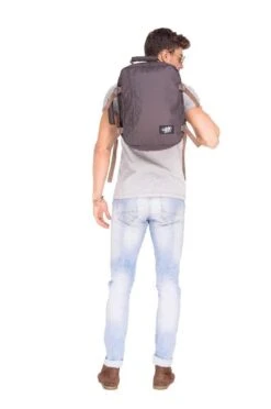 CabinZero Classic 28L Ultra Light Bag Black Sand -Schoolbenodigdheden 796x1200 11