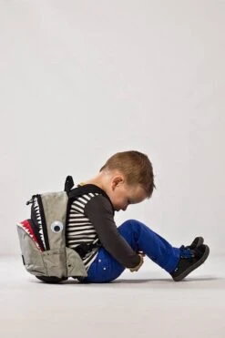 Pick & Pack Shark Shape Kinderrugzak - Grey -Schoolbenodigdheden 800x1200 54