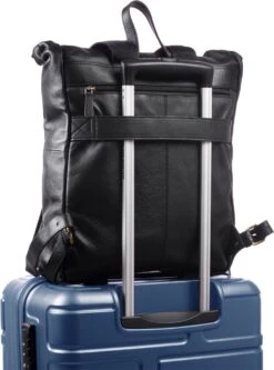 WILD WOODS Leren 15 Inch Laptop Rugtas Met Kliksluiting - 15,6 Inch - Ruime Laptop Rugzak - Dames En Heren - Rundleer - Zwart 11 WILD WOODS Leren 15 Inch Laptop Rugtas Met Kliksluiting - 15,6 Inch - Ruime Laptop Rugzak - Dames En Heren - Rundleer - Zwart -Schoolbenodigdheden 891x1200 2