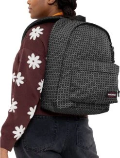 Eastpak OUT OF OFFICE Rugzak, 27 Liter, 13.3 Inch Laptopvak - Refleks Navy 17 Eastpak OUT OF OFFICE Rugzak, 27 Liter, 13.3 Inch Laptopvak - Refleks Navy -Schoolbenodigdheden 910x1200 2