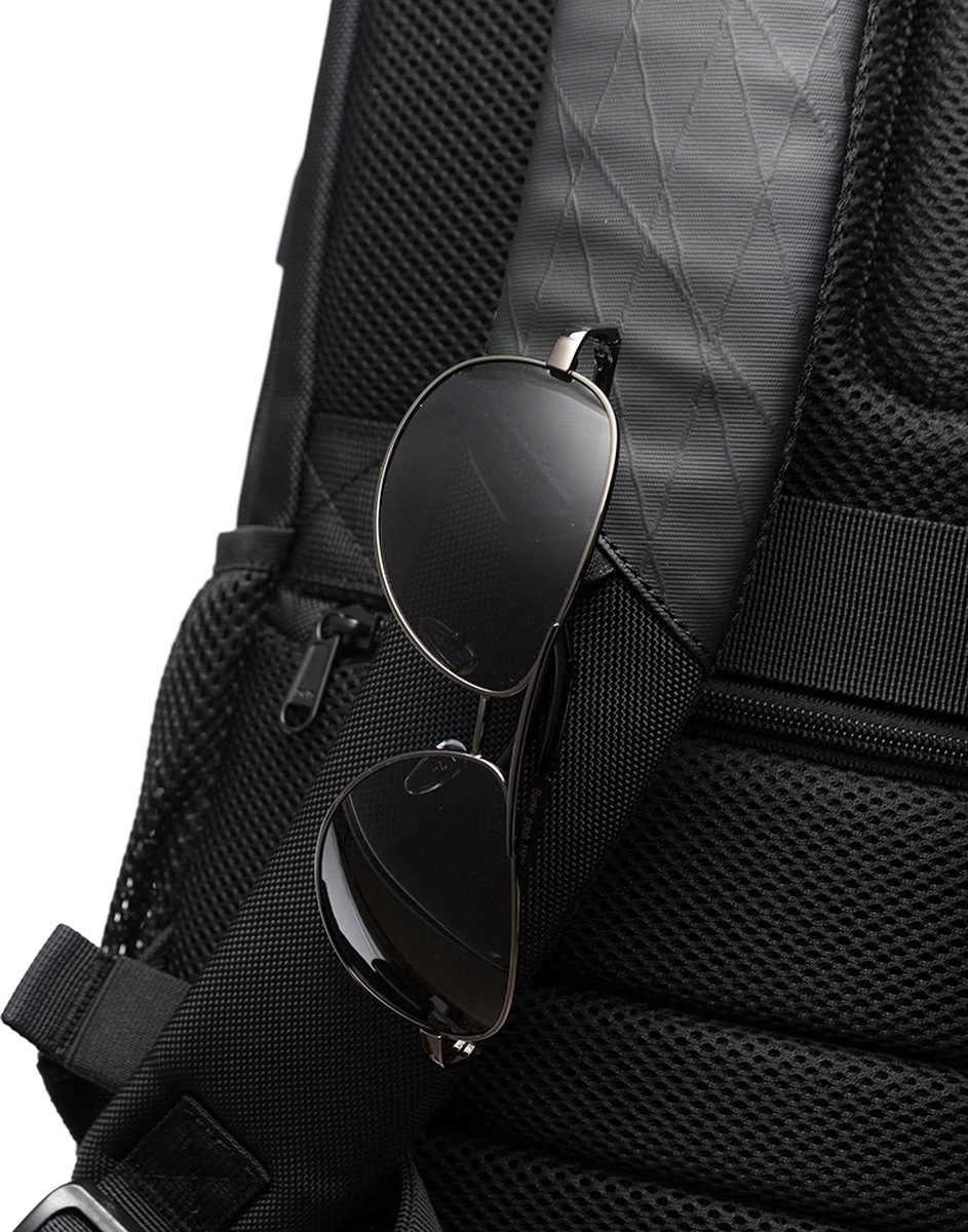 ACROPAQ Rugzak - Met Laptopvak 17 Inch, Waterdicht, Voor Dames En Heren, USB Aansluiting - Rugtas Voor Meisje En Jongens- Zwart 9 ACROPAQ Rugzak - Met Laptopvak 17 Inch, Waterdicht, Voor Dames En Heren, USB Aansluiting - Rugtas Voor Meisje En Jongens- Zwart - Afbeelding 9