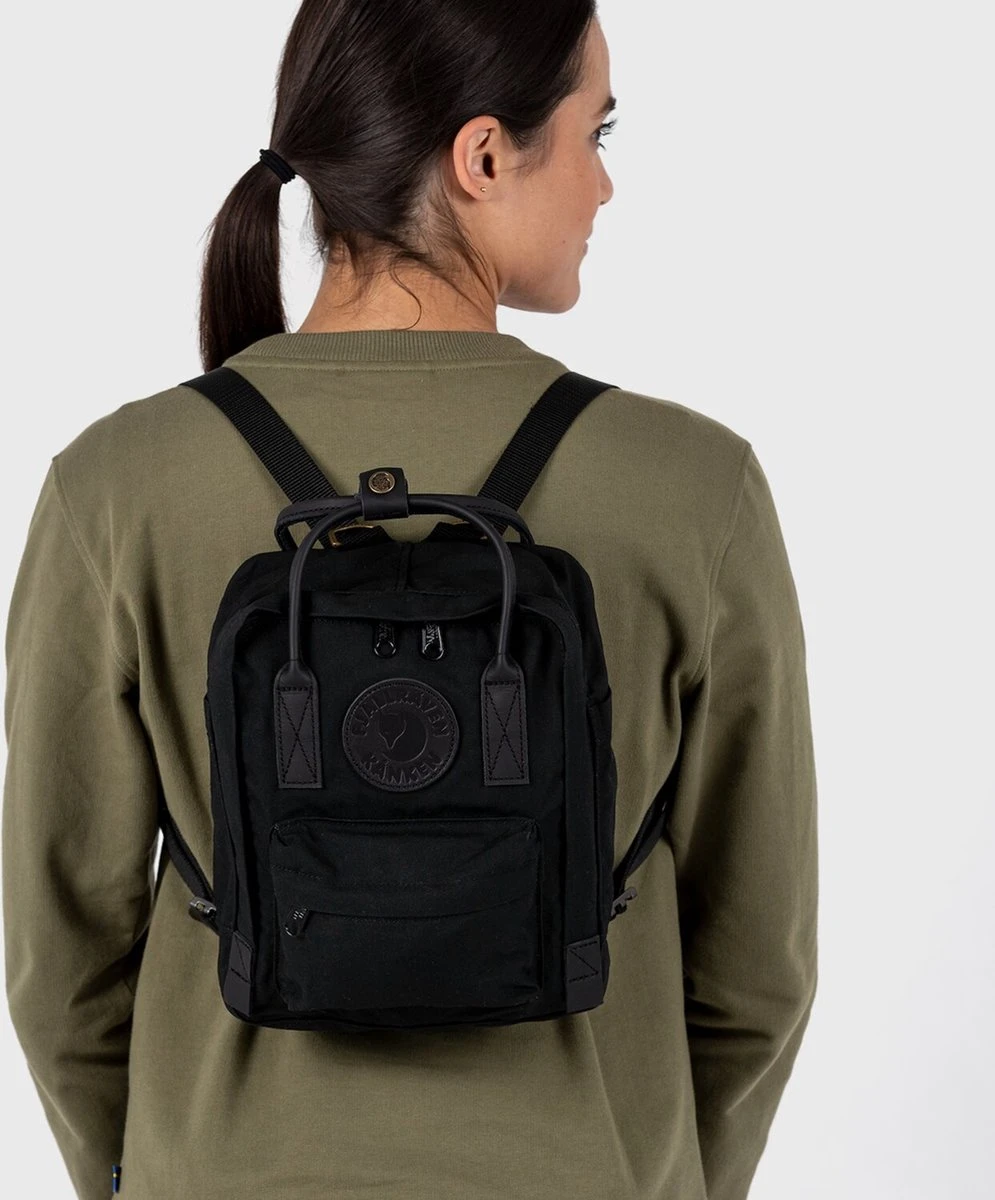 Fjallraven Fjällräven Kånken No. 2 Black Mini Unisex Rugzak - Black 2 Fjallraven Fjällräven Kånken No. 2 Black Mini Unisex Rugzak - Black - Afbeelding 2